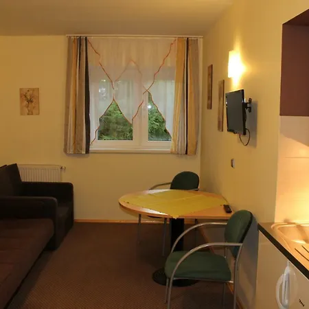 Anna Alloggio in famiglia