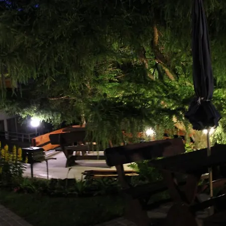 Anna Alloggio in famiglia *